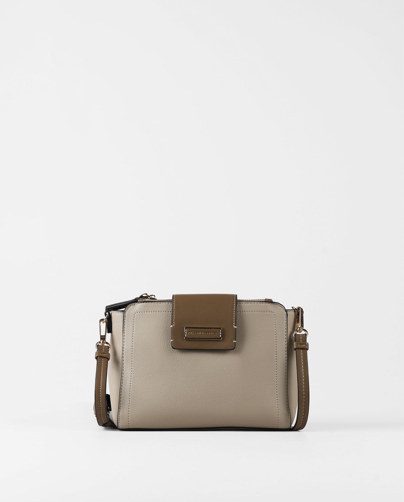 BANDOLERA FLAP BEIGE CON TEXTURA