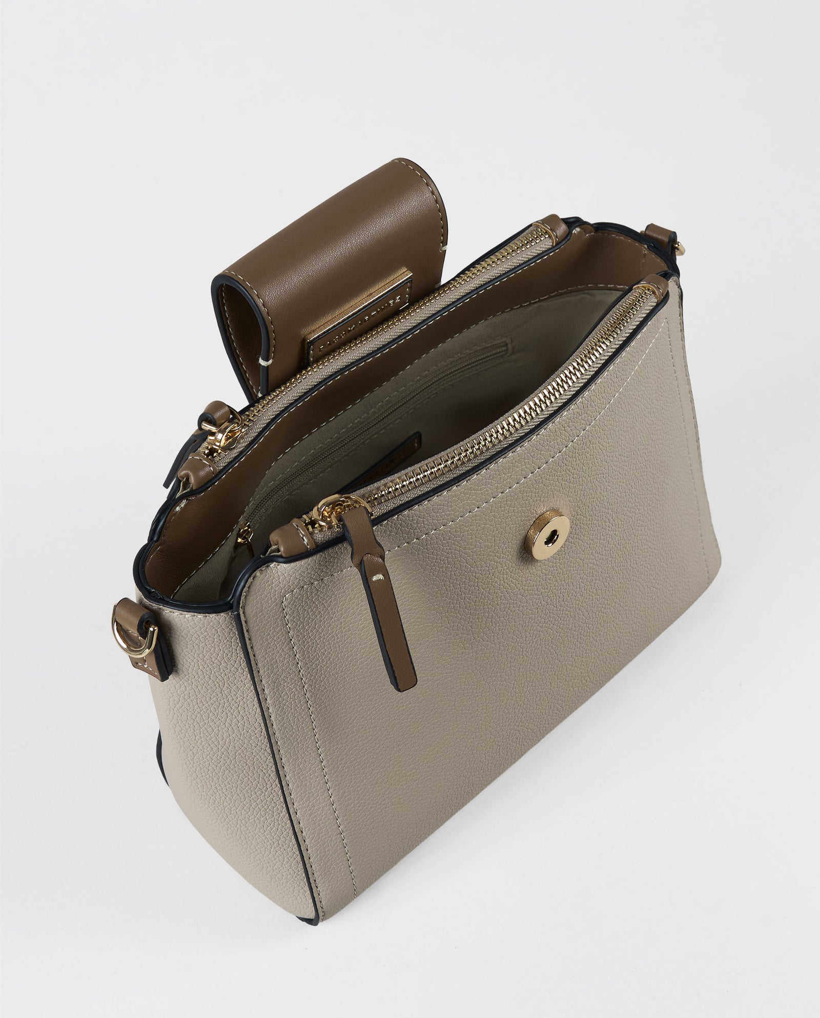 BANDOLERA FLAP BEIGE CON TEXTURA