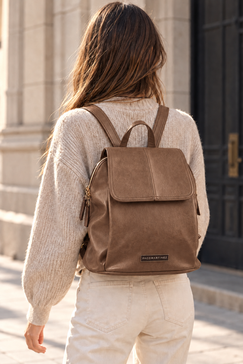 MOCHILA SOLAPA CAMEL