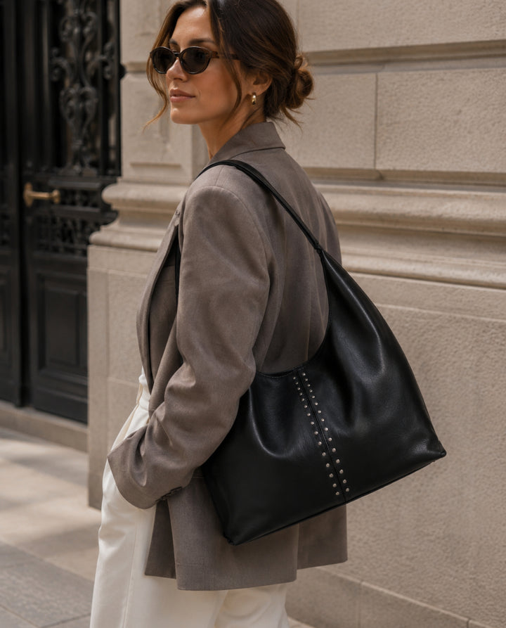 BOLSO HOBO TACHUELAS