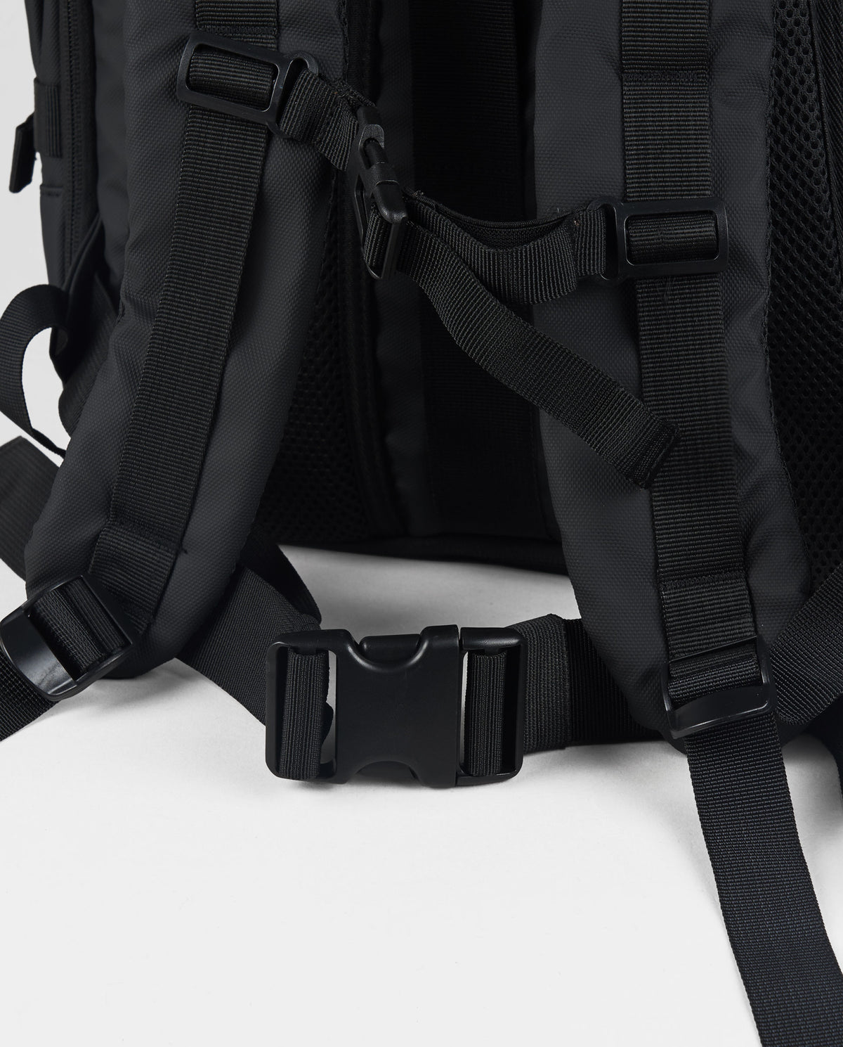 MOCHILA EXPANDIBLE NEGRA