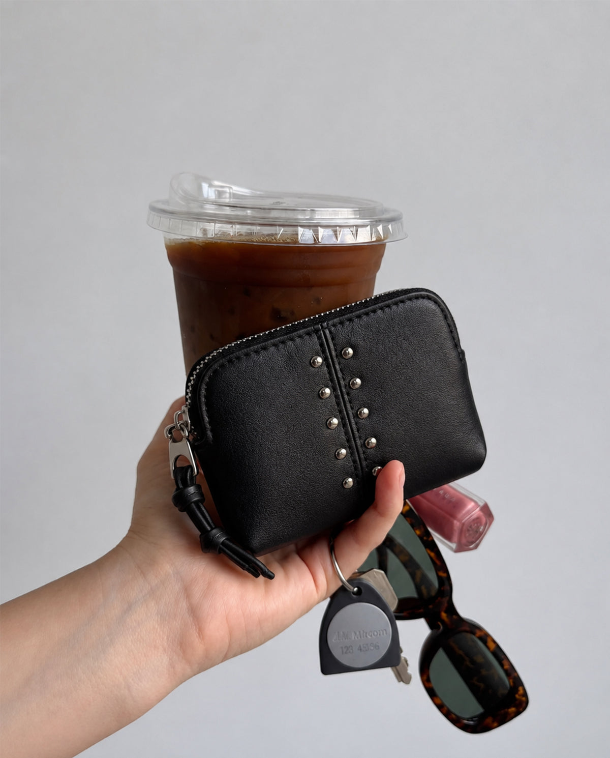 PORTA-MOEDAS TACHAS PRETO