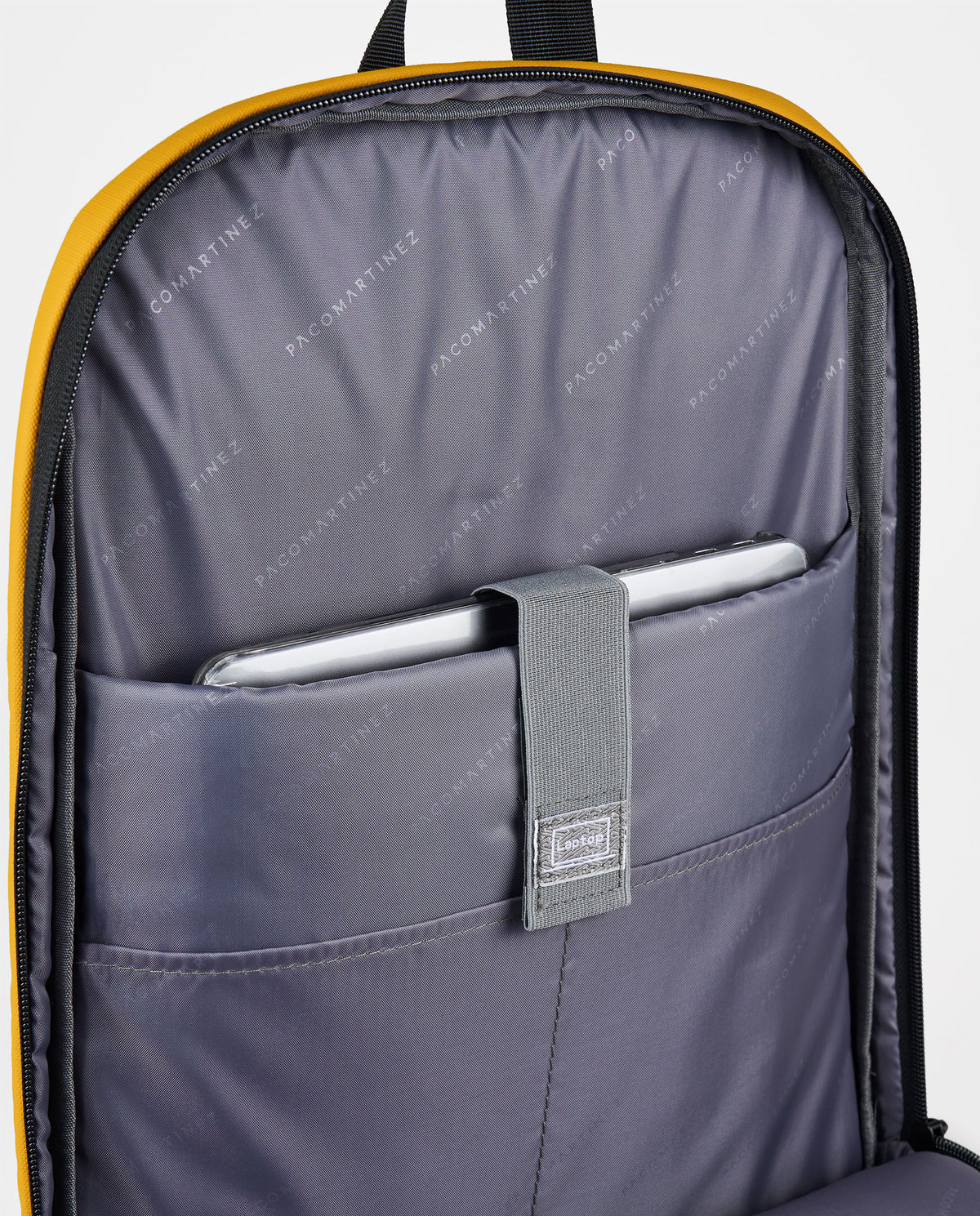 MOCHILA MOSTAZA
