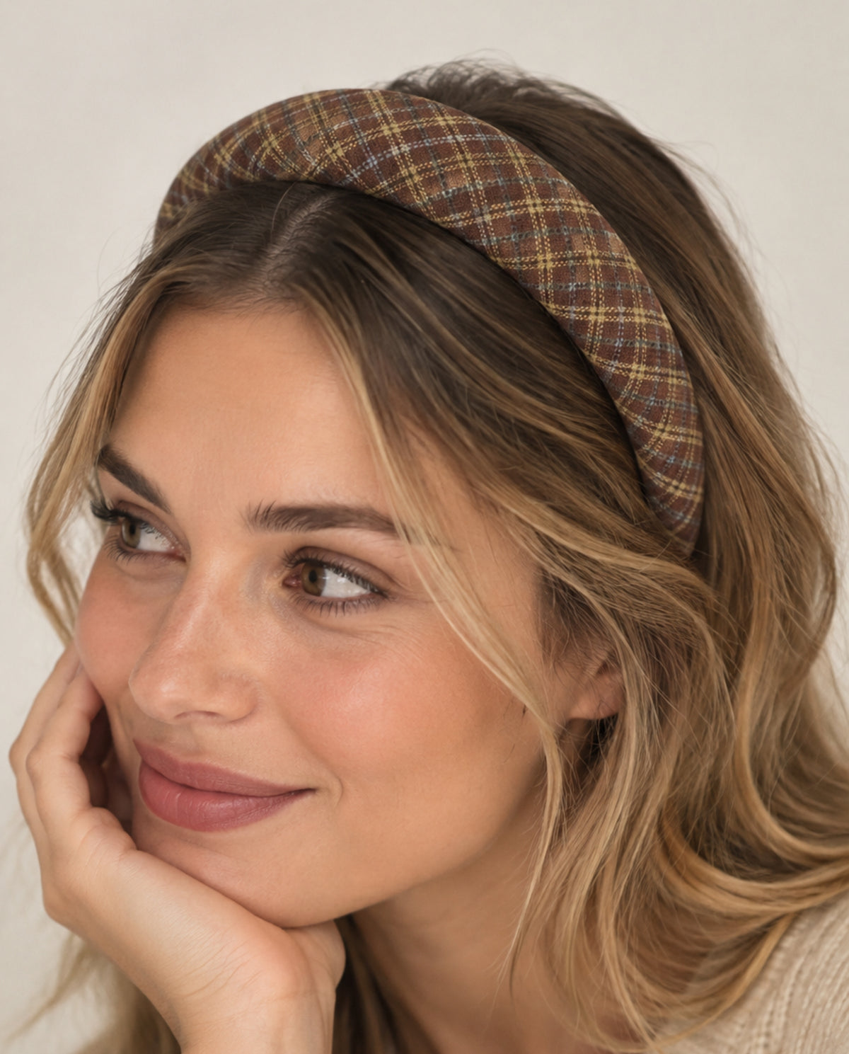 DIADEMA CUADROS MARRÓN